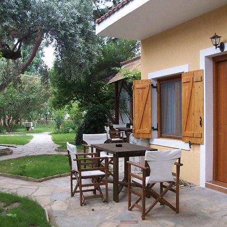 Lysistrata Bungalows Potos Exterior photo