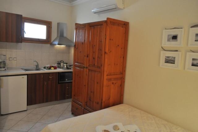 Lysistrata Bungalows Potos Room photo