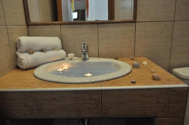 Lysistrata Bungalows Potos Room photo