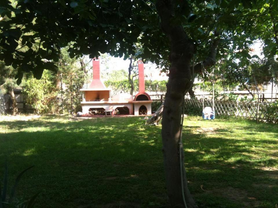 Lysistrata Bungalows Potos Exterior photo