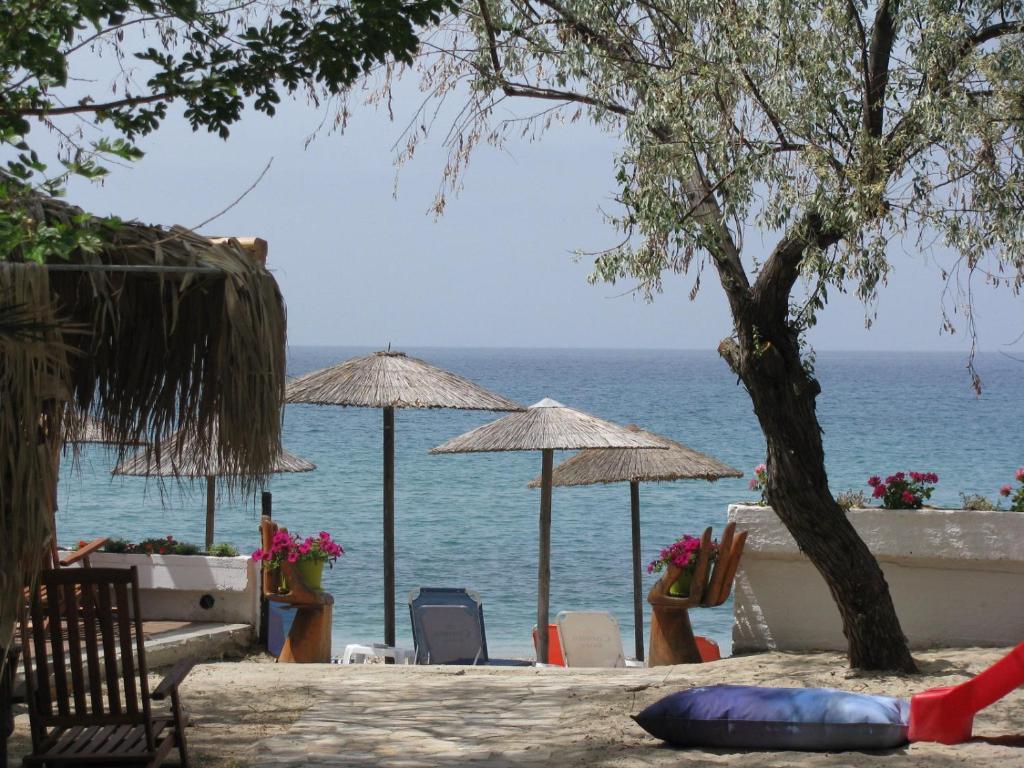Lysistrata Bungalows Potos Exterior photo