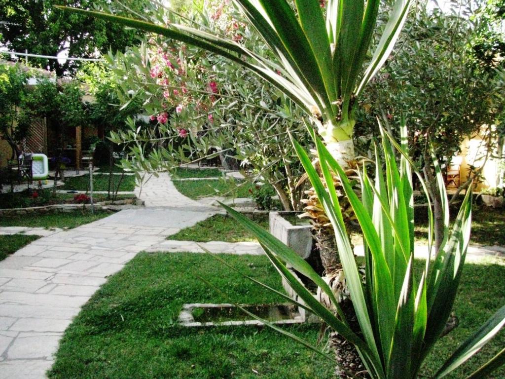Lysistrata Bungalows Potos Exterior photo
